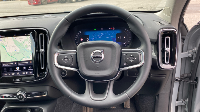 Volvo XC40 2.0 B3P Ultra Dark 5dr Auto Petrol Estate